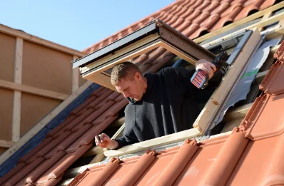 Pose de fenêtres de toit Velux à Fluquières